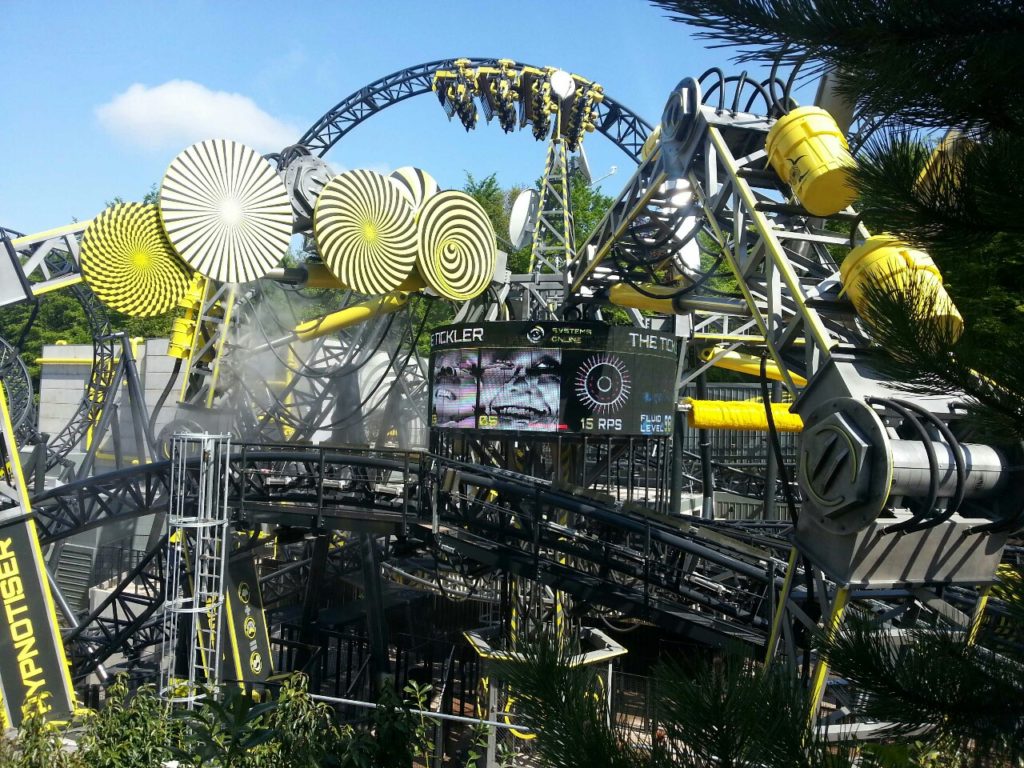 https://lord-park.com/wp-content/uploads/2022/05/The_Smiler_on_opening_day-1024x768.jpg