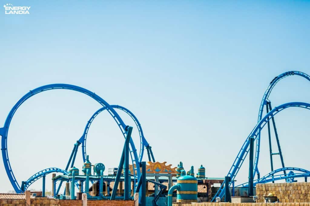 Le coaster lancé Abyssus dans la zone Aqualantis d'Energylandia