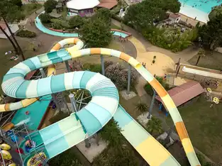 Vue aérienne des toboggans à Aqualand Bassin d'Arcachon – © Aqualand Bassin d'Arcachon