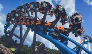 Thrill Glider : Six Flags Magic Mountain dévoile le coaster Vekoma à « hovercycles » que le Futuroscope attend pour 2028