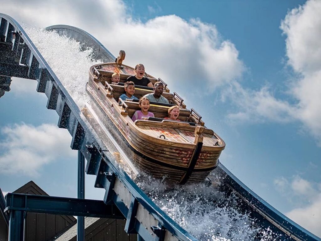 Draken Falls à Adventureland — © Adventureland