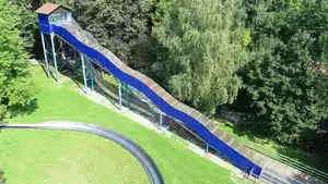 Doppelwellenrutsche