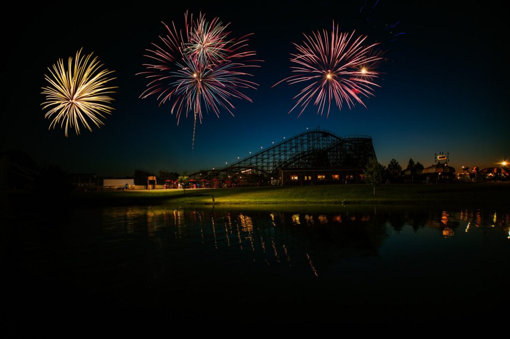 Feu d’artifice au-dessus du Kentucky Rumbler à Beech Bend — © Beech Bend
