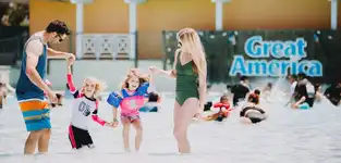 Breakers Bay dans South Bay Shores à California's Great America — © California's Great America