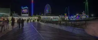 Boardwalk de nuit à Casino Pier — © Casino Pier