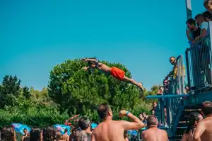 Funky Dive Pool