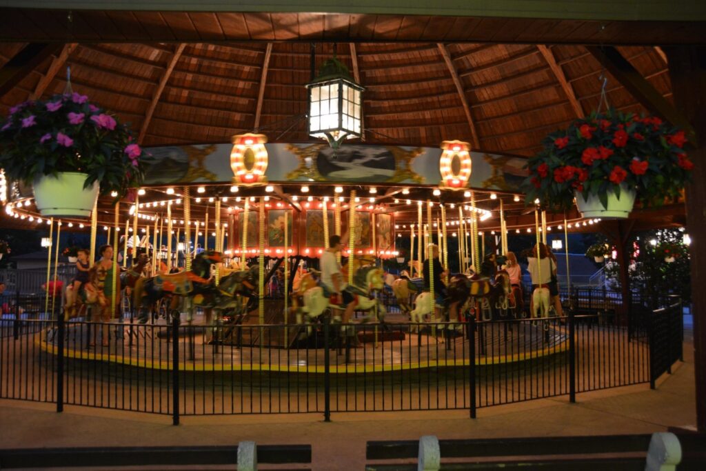 Le Carouselle Herschell-Spillman à DelGrosso’s Amusement Park — © DelGrosso’s Amusement Park