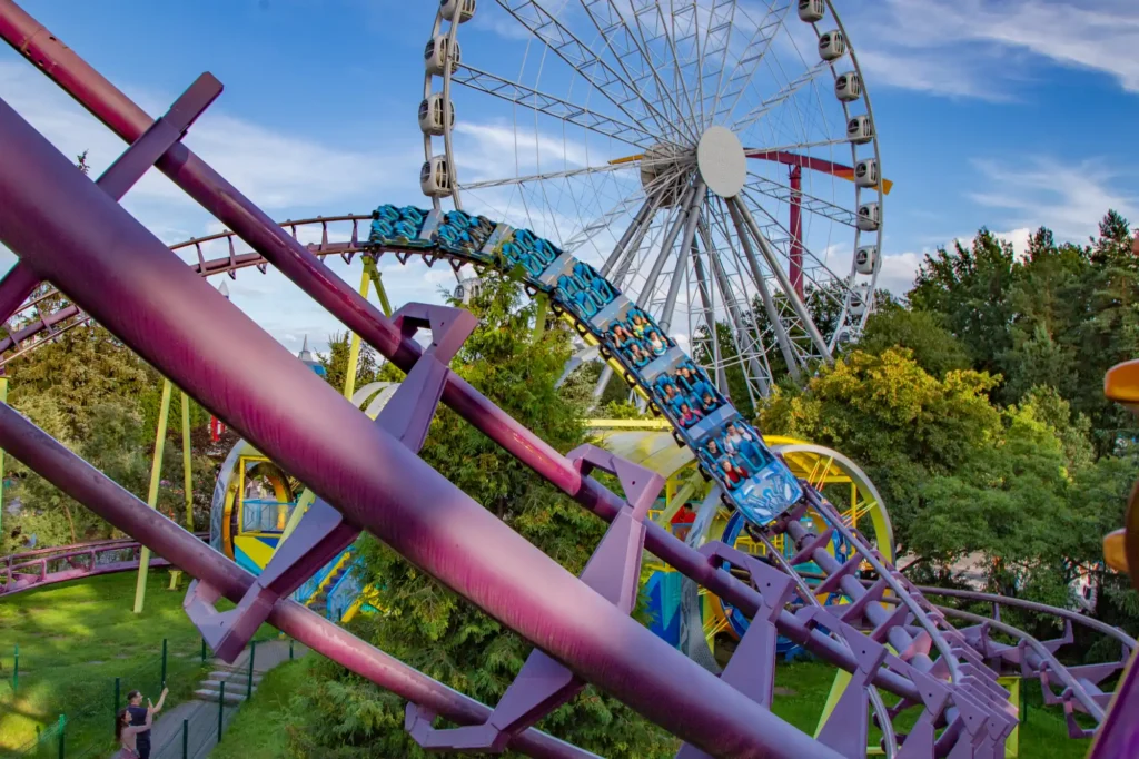 Russkie Gorki et la grande roue à Divo Ostrov — © Divo Ostrov
