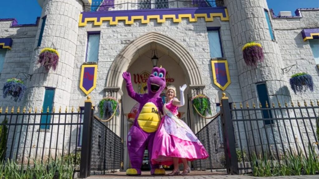Duke the Dragon et Princess Brooke à Dutch Wonderland — © Dutch Wonderland