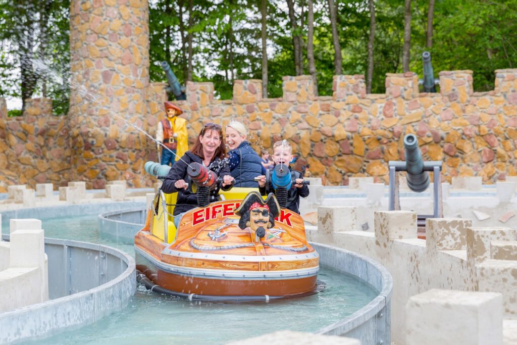 Gondorfer Piratenschlacht à Eifelpark — © Eifelpark