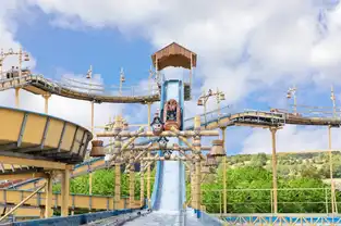 Wildwasserbahn Pirateninsel à Eifelpark — © Eifelpark