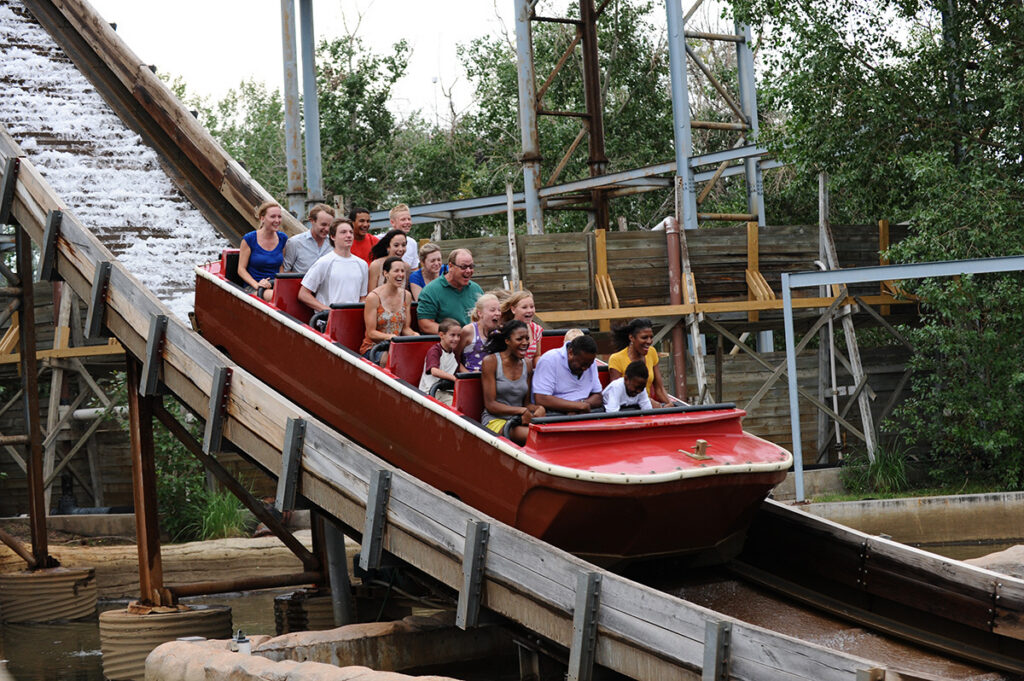 Shipwreck Falls à Elitch Gardens — © Elitch Gardens