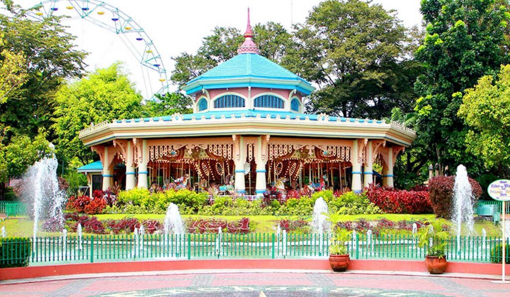 The Grand Carousel à Enchanted Kingdom — © Enchanted Kingdom
