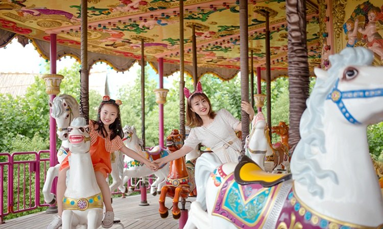 Carrousel à deux étages à Fantawild Oriental Heritage Wuhu — © Fantawild Oriental Heritage Wuhu
