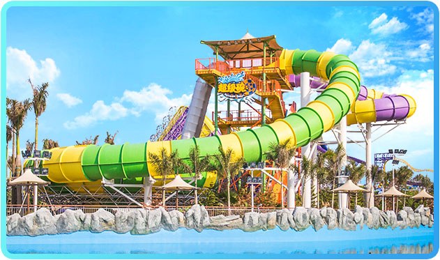 Toboggans à Fantawild Water Park Xiamen — © Fantawild Water Park Xiamen