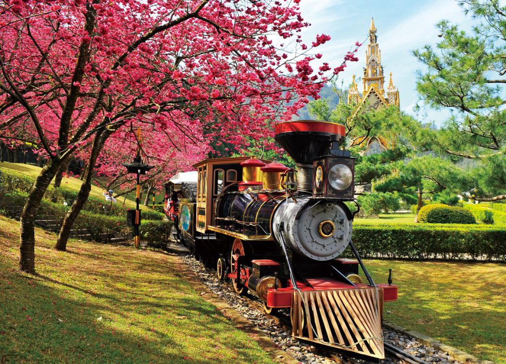Petit train et cerisiers à Formosan Aboriginal Culture Village — © Formosan Aboriginal Culture Village