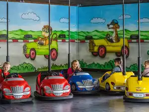 Mini- und Maxi-Autoscooterhalle