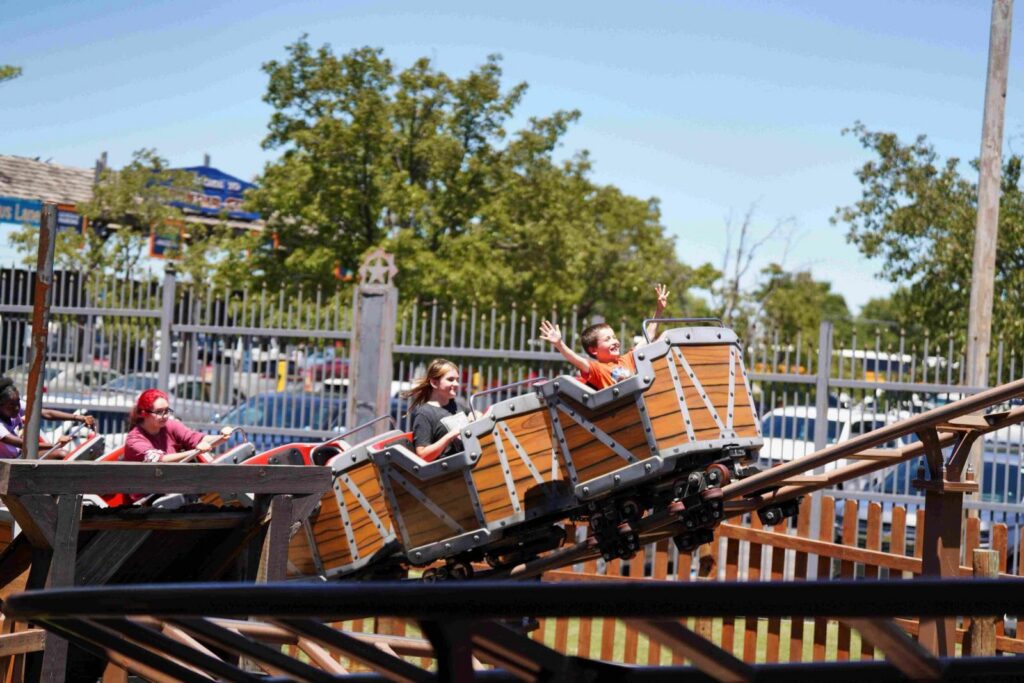 Frankie's Mine Train à Frontier City — © Frontier City