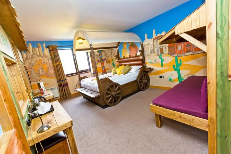 Gulliver's Hotel & Lodgings
