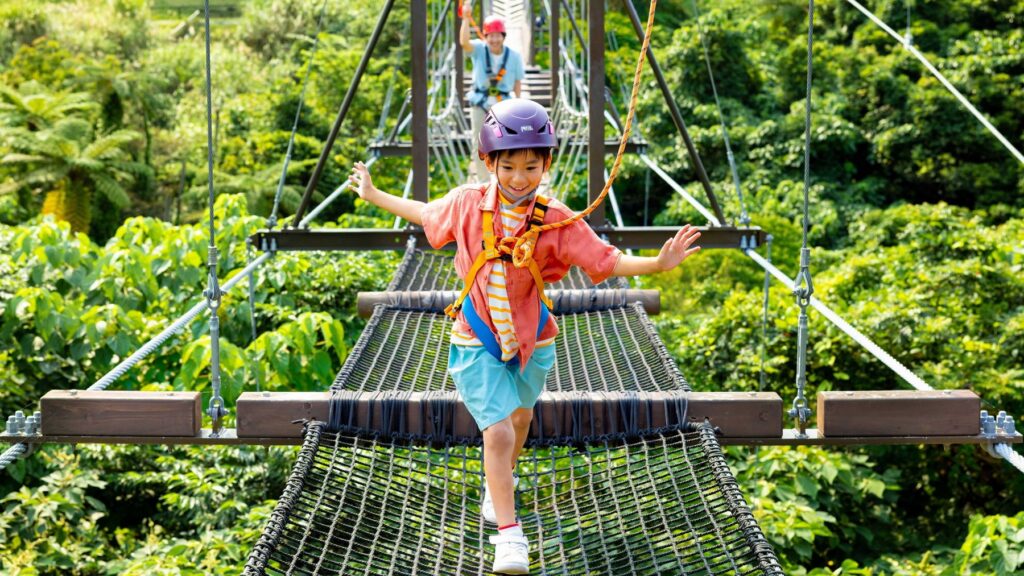 Tree-Top Trekking à Junglia Okinawa — © Junglia Okinawa