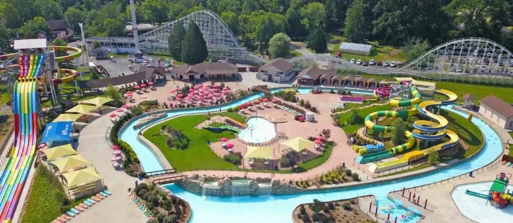 Vue aérienne de SOAKya et des coasters à Lake Winnepesaukah — © Lake Winnepesaukah
