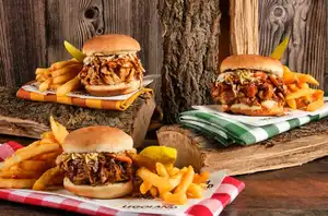 Smokey’s Brick-B-Que