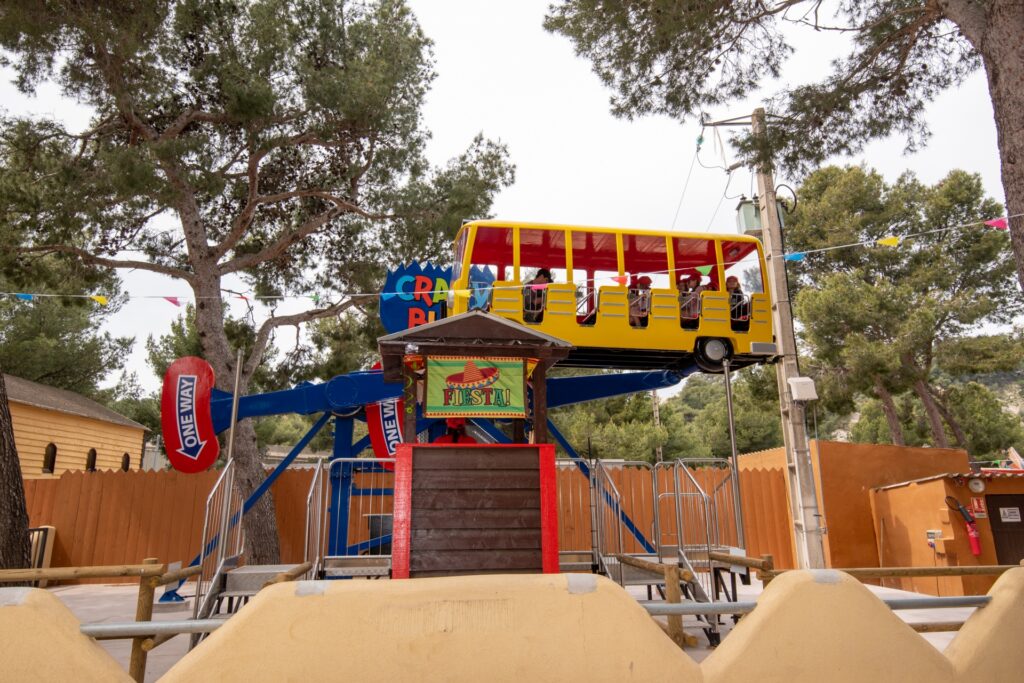 Crazy Bus à Magic Park Land — © Magic Park Land