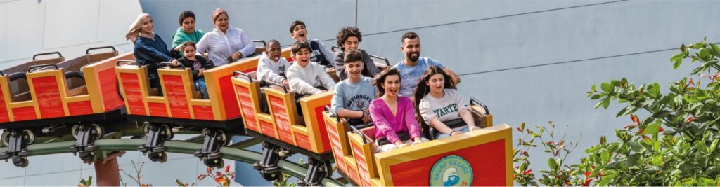 Smurf Village Express à Motiongate Dubai — © Motiongate Dubai