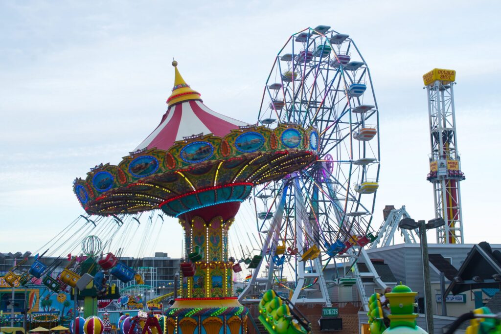 Vue du parc depuis le boardwalk à Playland’s Castaway Cove — © Playland’s Castaway Cove