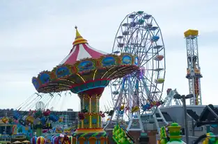 Vue du parc depuis le boardwalk à Playland’s Castaway Cove — © Playland’s Castaway Cove