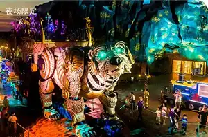 Grande parade des ours polaires mécaniques