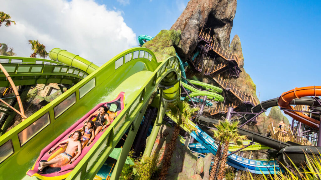 Krakatau Aqua Coaster à Universal Volcano Bay — © Universal Volcano Bay