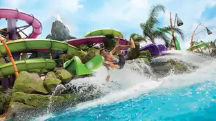 Ohyah et Ohno Drop Slides à Universal Volcano Bay — © Universal Volcano Bay