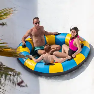 Kona Cliffs à Wild Adventures — © Wild Adventures