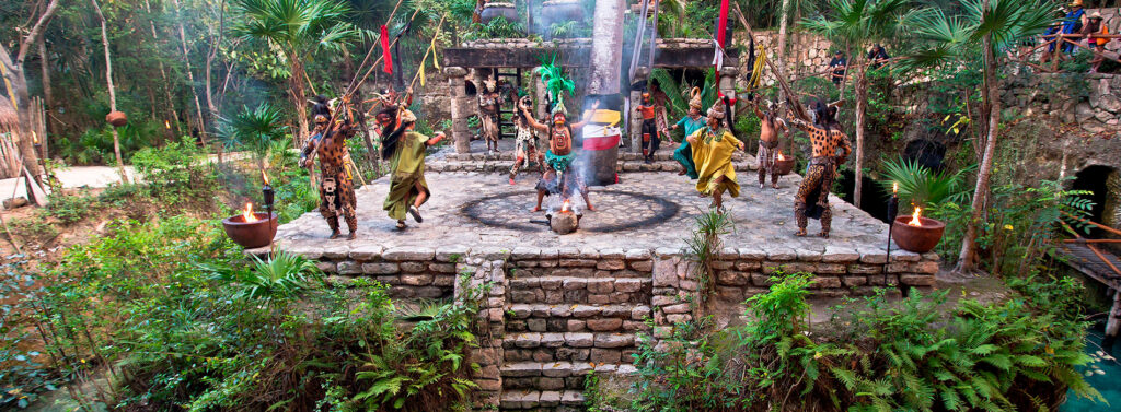 Danses traditionnelles à Xcaret — © Xcaret