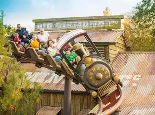 Mine Train à Attractiepark Slagharen — © Attractiepark Slagharen