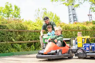 Minicars en famille à Conny-Land — © Conny-Land