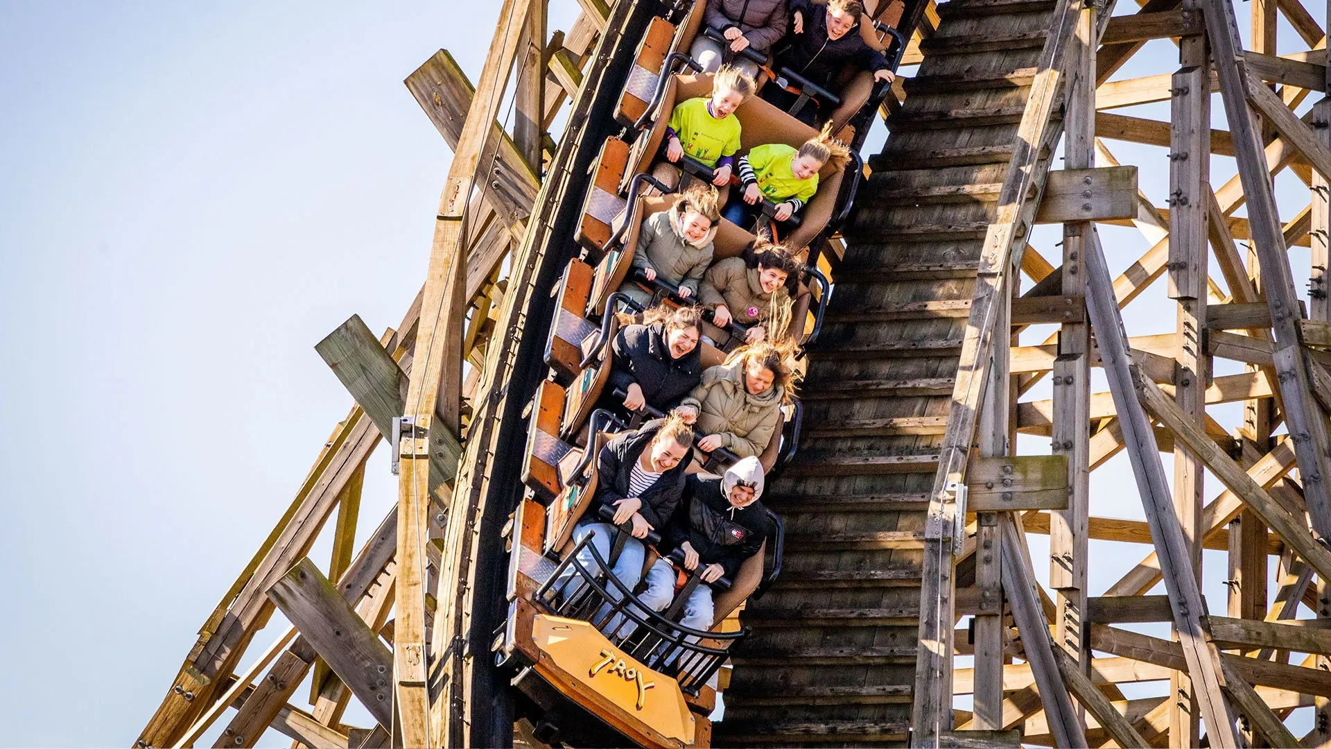 Le grand huit en bois Troy dans la zone Ithaka de Toverland – © Toverland