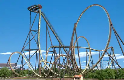 Tormenta Rampaging Run : le premier giga dive coaster du monde ouvre à Six Flags Over Texas