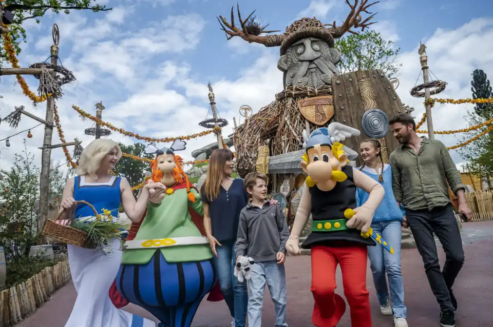 2500 postes à pourvoir au parc astérix en 2024