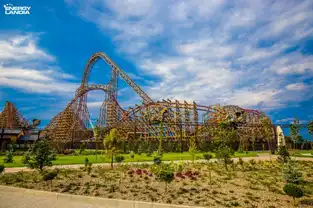 Le coaster hybride Zadra dans la Dragon Zone d'Energylandia