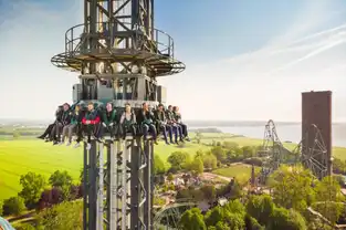 Tour de chute Highlander avec vue sur la Baltique à Hansa-Park — © Hansa-Park