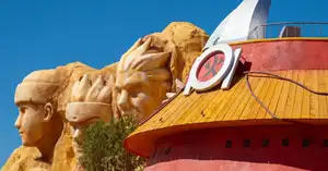 Attractions, décors, immersion : que trouve-t-on à Konoha Land, la zone Naruto du Parc Spirou ?