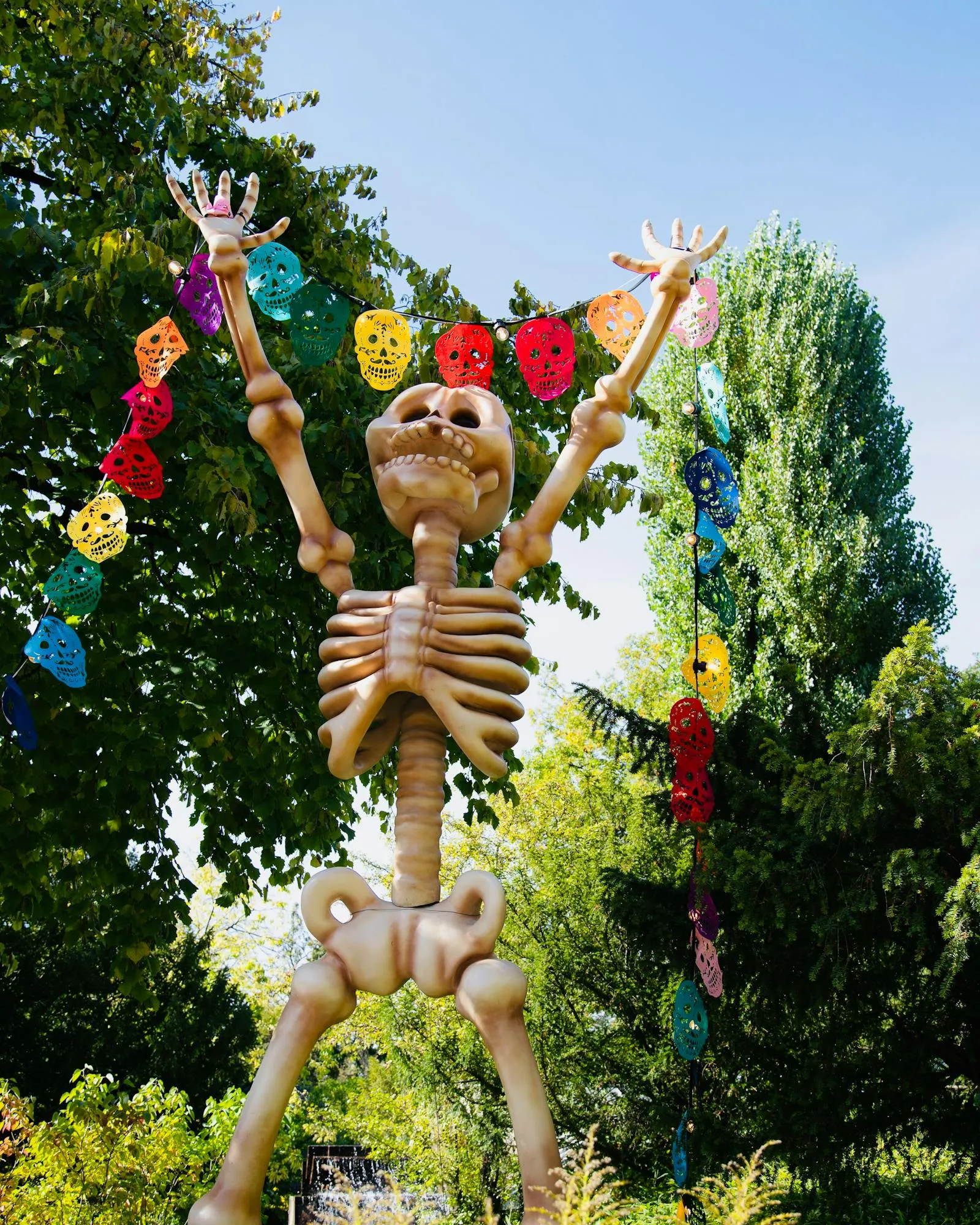 Squelette géant décoré pour Día de los Muertos au Jardin d'Acclimatation – © Jardin d'Acclimatation
