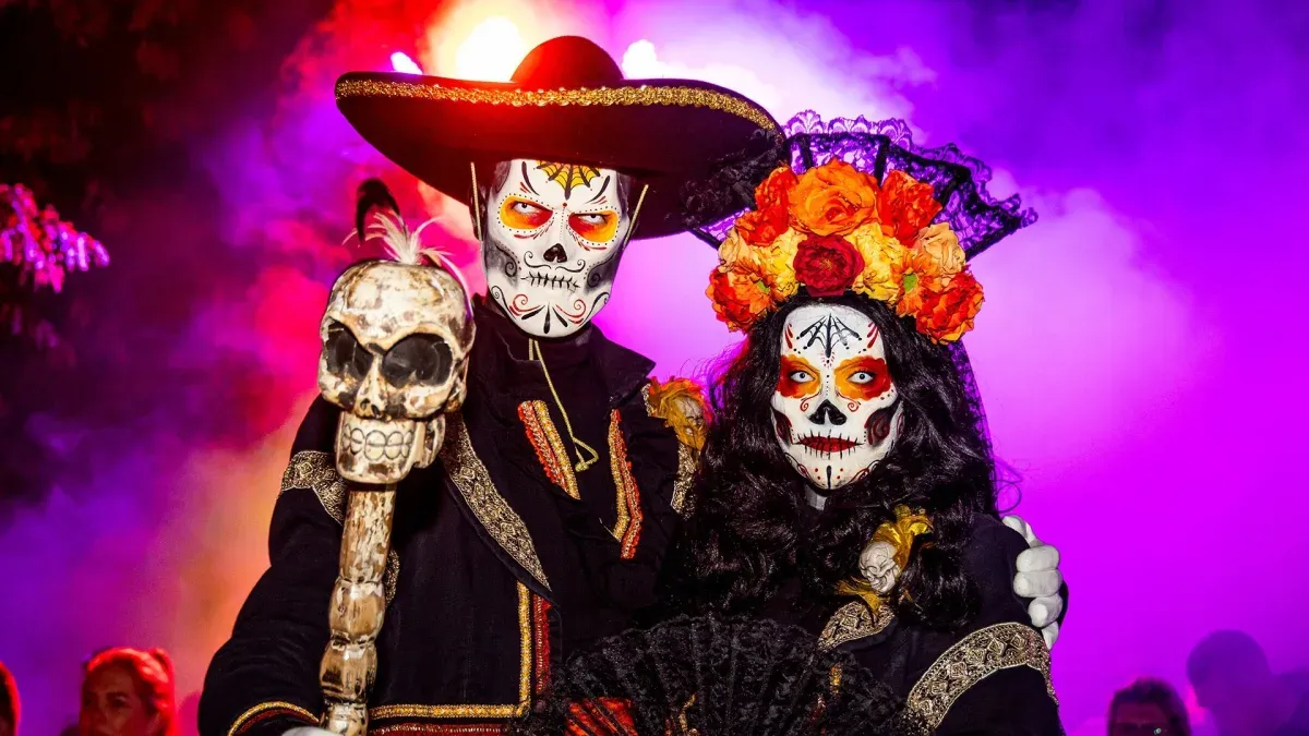 Personnages de la scare zone Fiesta de los Muertos aux Halloween Nights de Toverland – © Toverland