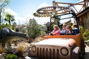The Dinosaur Tour Company dans Lost Kingdom à Paultons Park — © Paultons Park