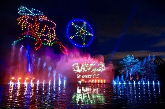 Effets pyrotechniques et lasers du spectacle nocturne du Parc Astérix été 2026