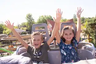 Donderstenen, les montagnes russes des enfants à Avonturenpark Hellendoorn — © Avonturenpark Hellendoorn