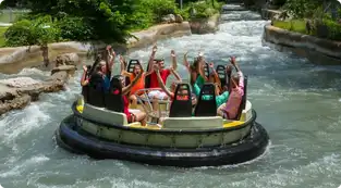 Thunder River en famille à Six Flags St. Louis — © Mid America Adventure