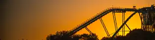 Montagnes russes au coucher du soleil à SeaWorld San Antonio — © SeaWorld San Antonio